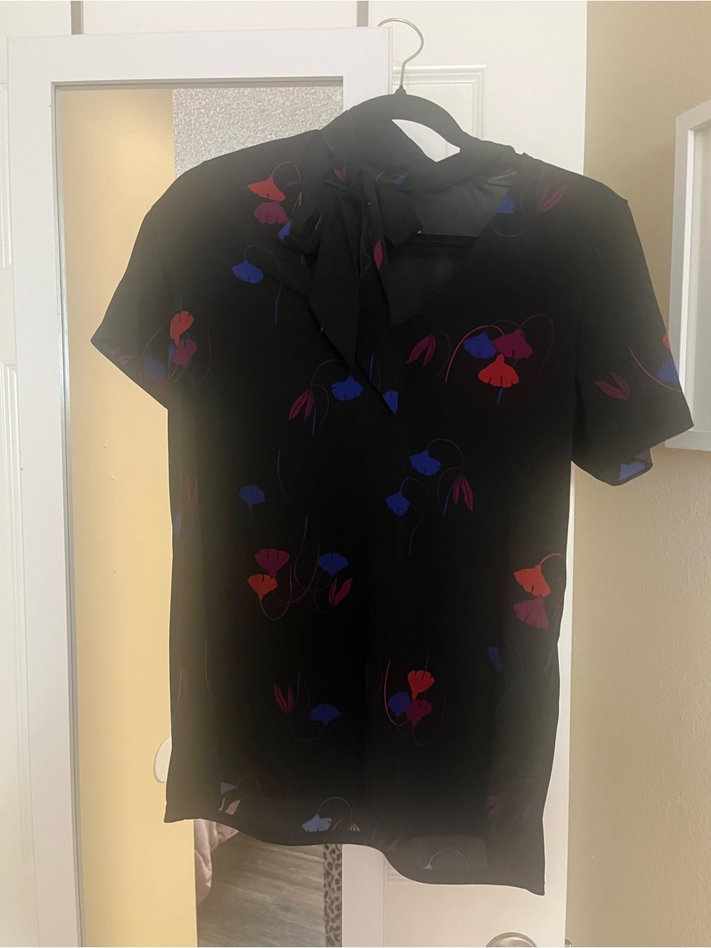 Ann Taylor Women’s Black Floral Tie-Neck Blouse - Picture 2 of 2